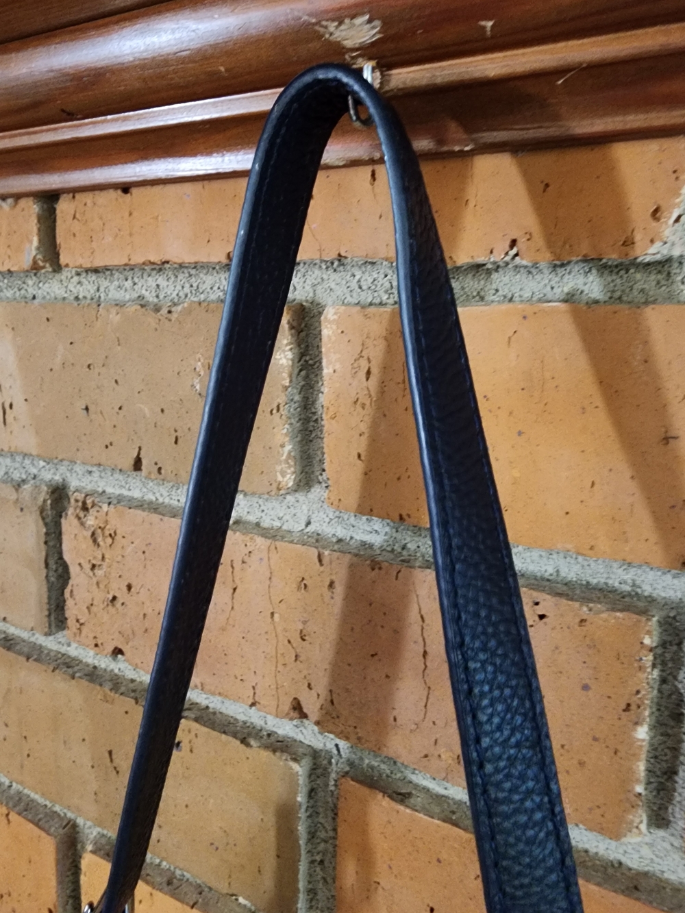 Iswee Navy Pebbled Leather Shoulder Bag - Picture 8 of 17